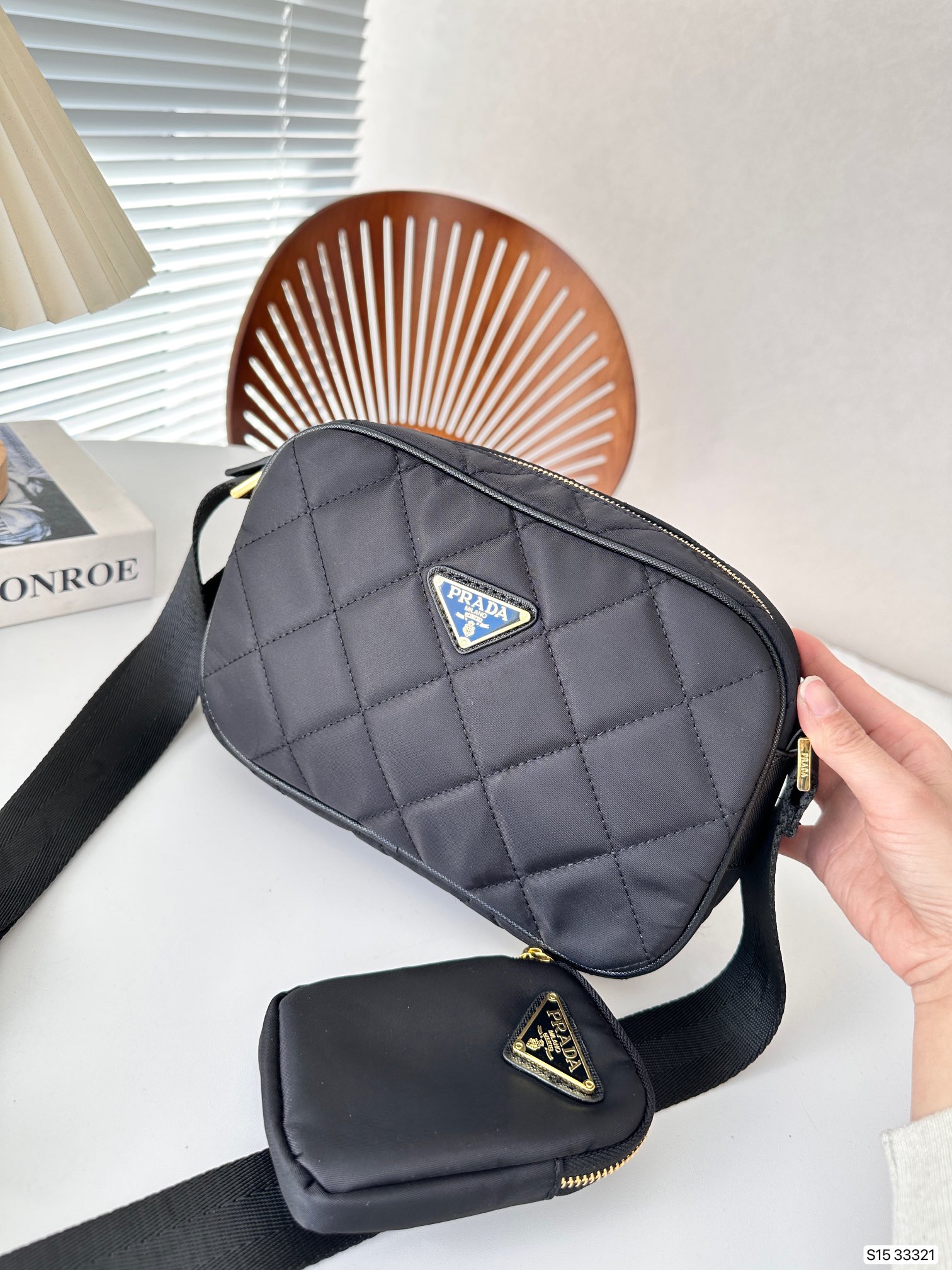 【PRADA 公式旗艦店】 プラダ  斜めがけバッグ当日出荷 好評に付き再入荷24*16CM