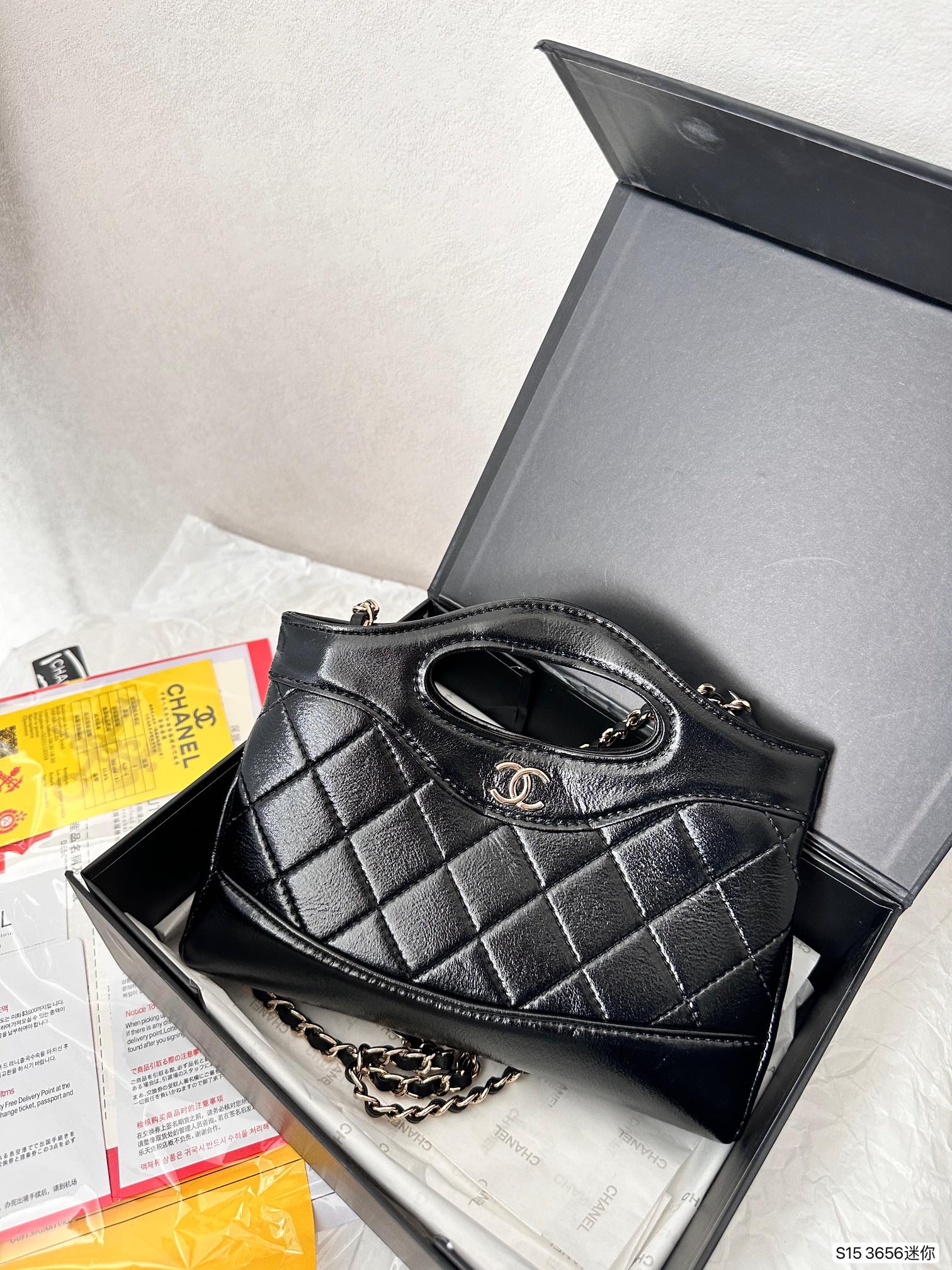 【CHANEL 公式旗艦店】シャネル  斜めがけバッグ 当日出荷 好評に付き再入荷！20*17CM