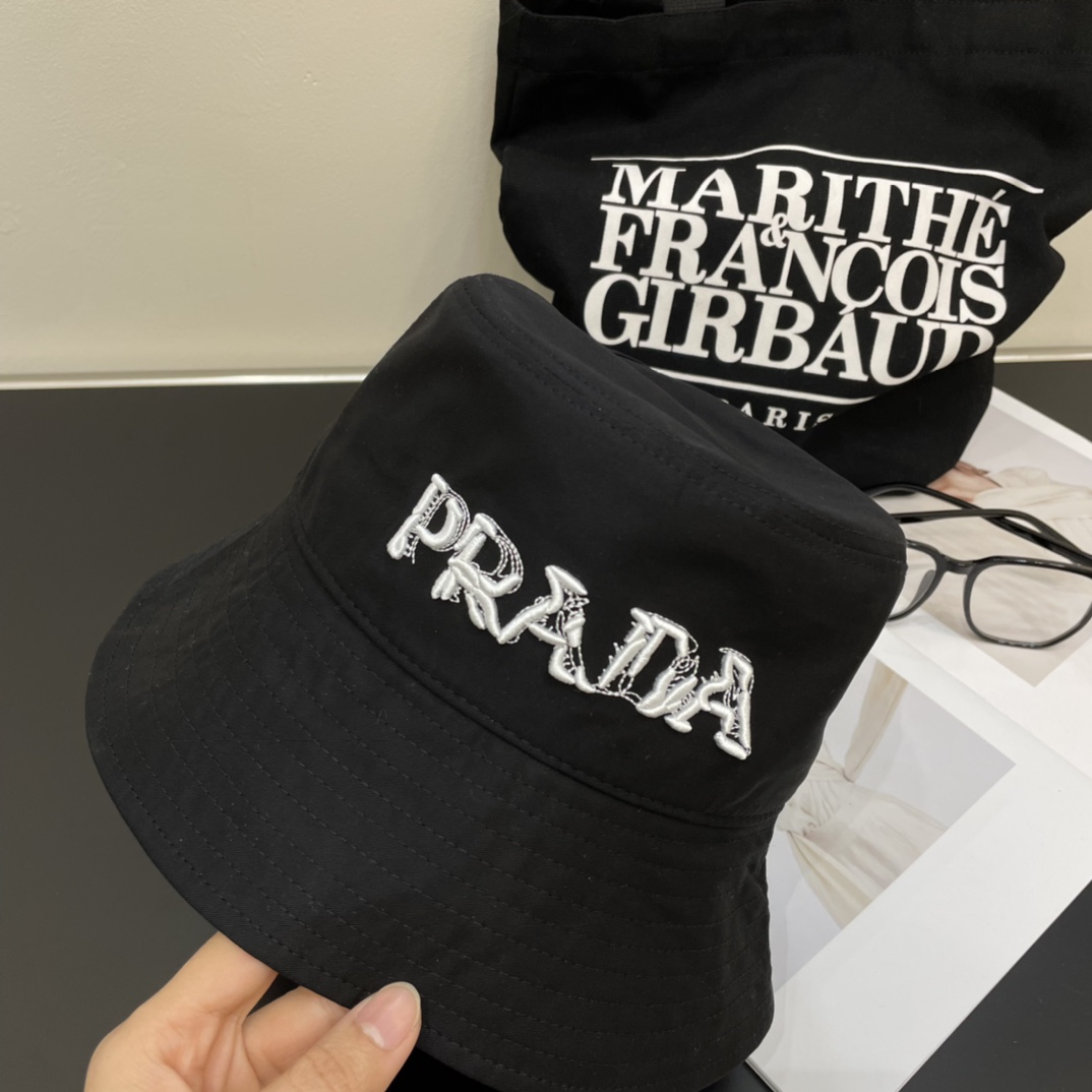 PRADA (プラダ)フィッシャーマンズハット 240904