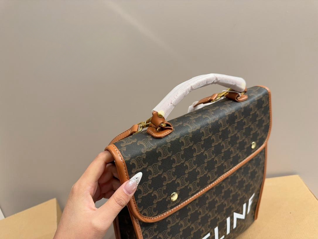 【CELINE 公式旗艦店】セリーヌ リュックサック当日出荷 好評に付き再入荷！29*32CM