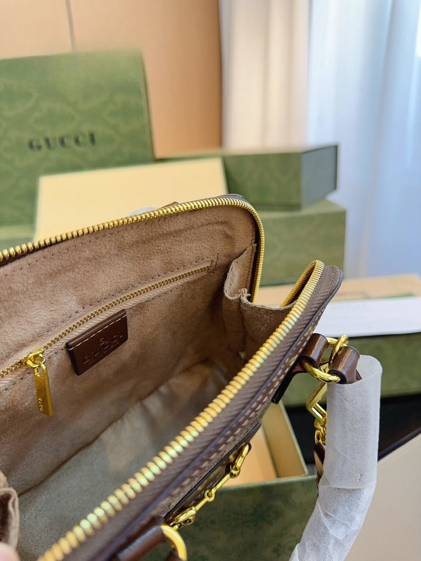 【GUCCI 公式旗艦店】グッチ 斜めがけバッグ 当日出荷 好評に付き再入荷！20*8*20CM