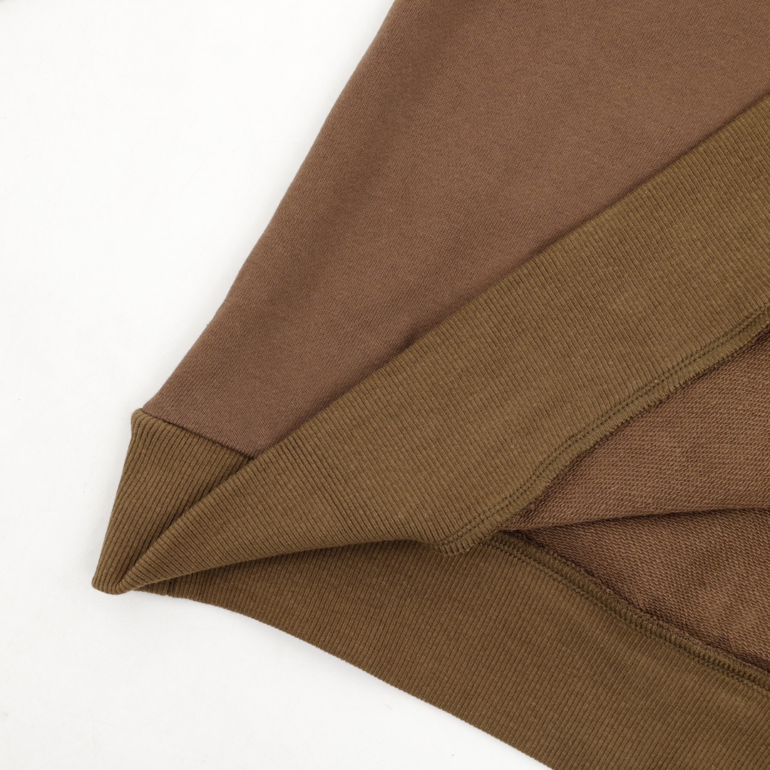 【GUCCI  公式旗艦店】グッチ 丸首の衛衣 スウェットご好評に付き再入荷 241113