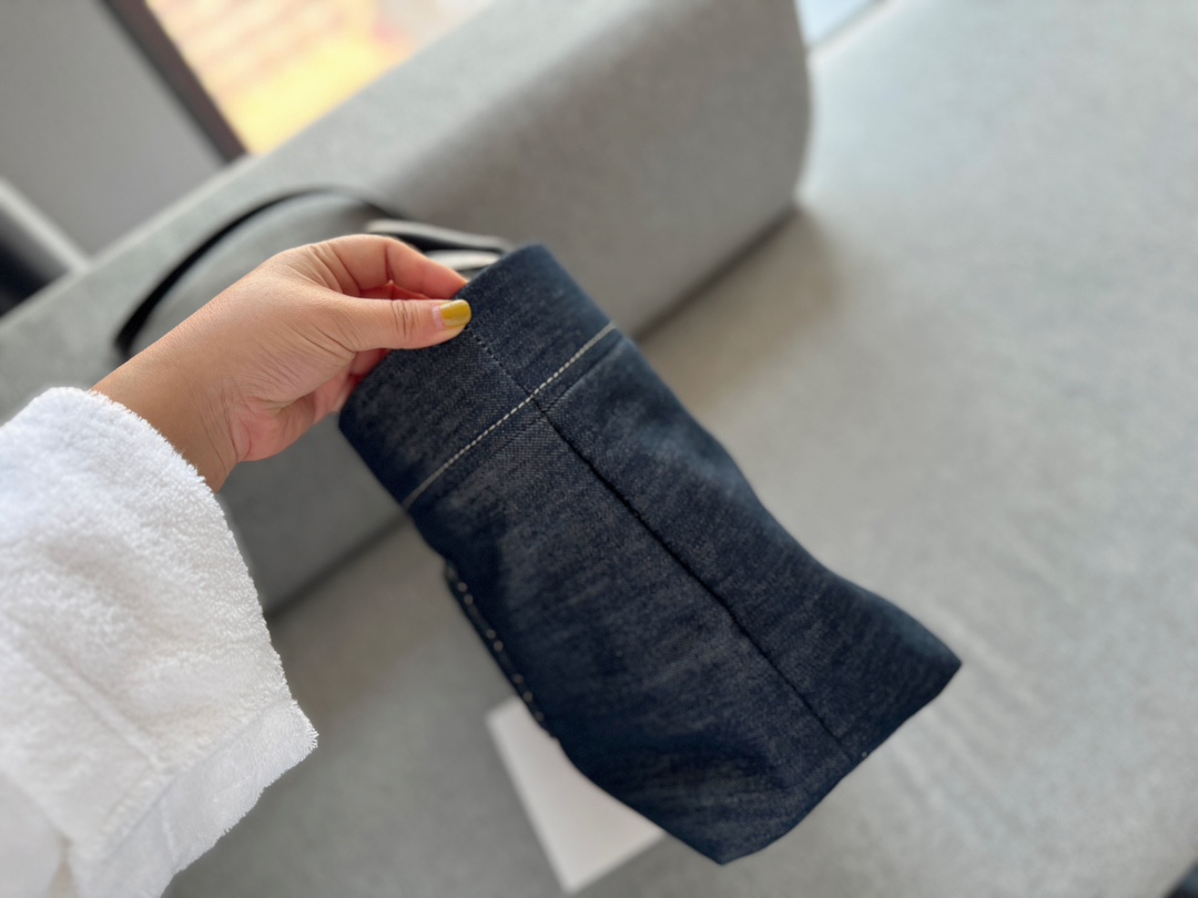 【CHANEL  公式旗艦店】シャネル   ハンドバッグ  当日出荷 好評に付き再入荷！36*30CM