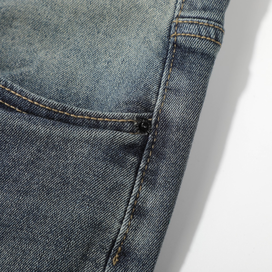 【PRADA  公式旗艦店】プラダ  ジーパン  ご好評に付き再入荷  240831