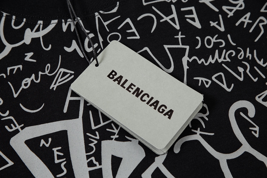 【BALENCIAGA  公式旗艦店】バレンシアガ  Tシャツ ご好評に付き再入荷！