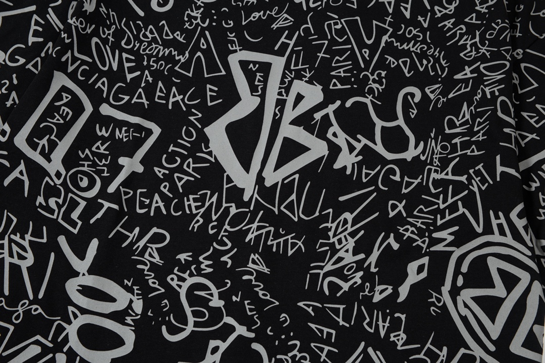 【BALENCIAGA  公式旗艦店】バレンシアガ  Tシャツ ご好評に付き再入荷！