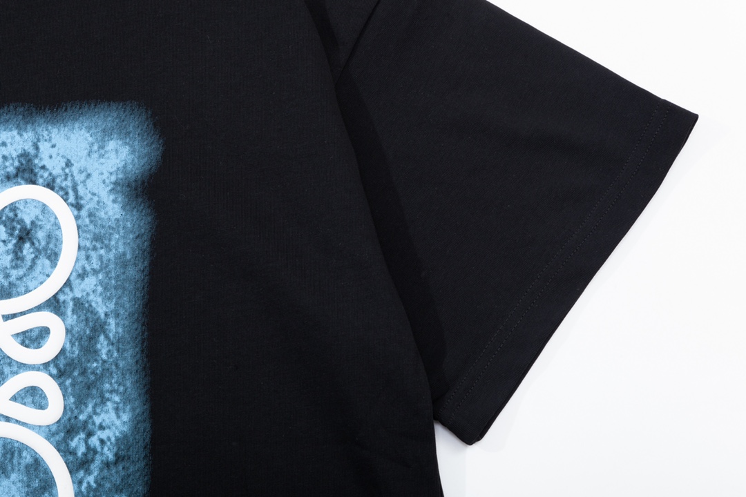 【LOEWE 公式旗艦店】ロエベ  Tシャツ ご好評に付き再入荷！