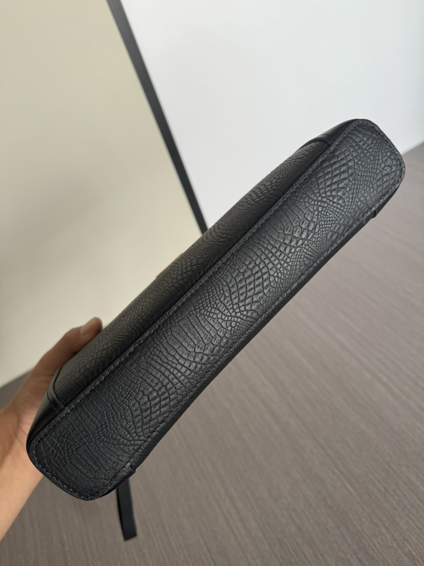 【LOUIS VUITTON  公式 旗艦店】 ルイヴィトン   クラッチバッグ 当日出荷 好評に付き再入荷！27*17*4CM  241101