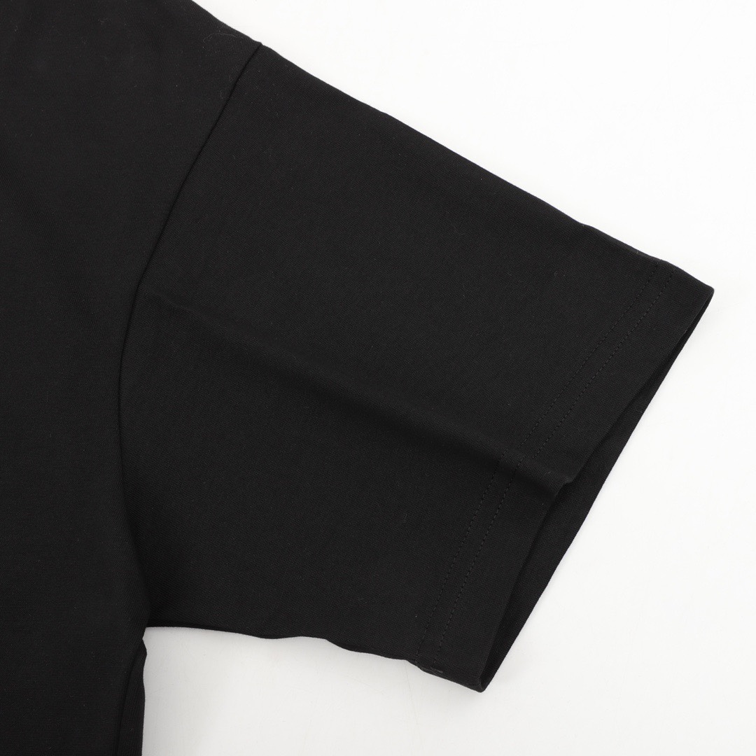 【YSL SAINT LAURENT 公式旗艦店】サンローラン  Tシャツ ご好評に付き再入荷！