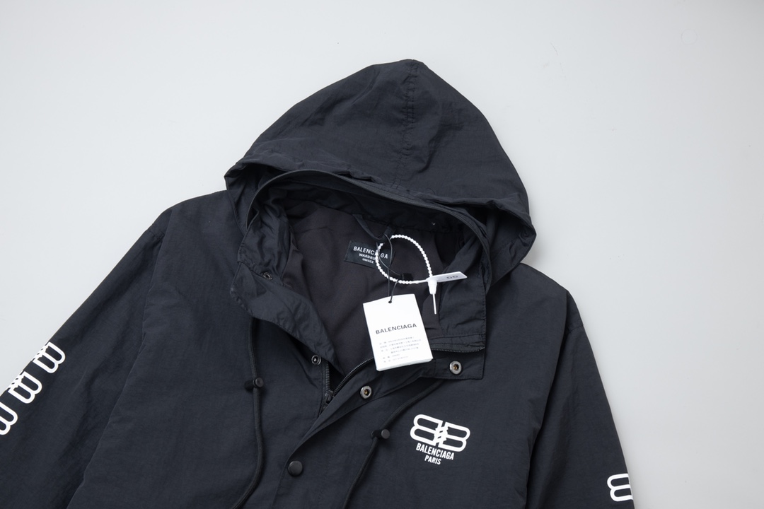 【BALENCIAGA 公式旗艦店】 バレンシアガ  ジャケット着 好評に付き再入荷 240827