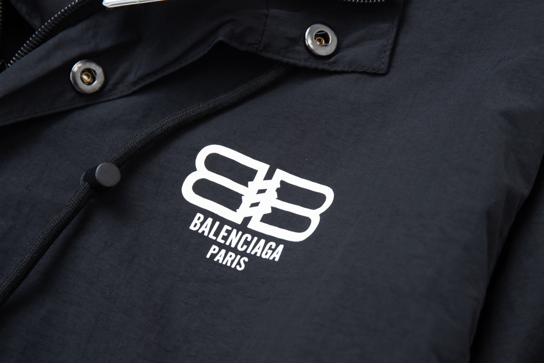 【BALENCIAGA 公式旗艦店】 バレンシアガ  ジャケット着 好評に付き再入荷 240827