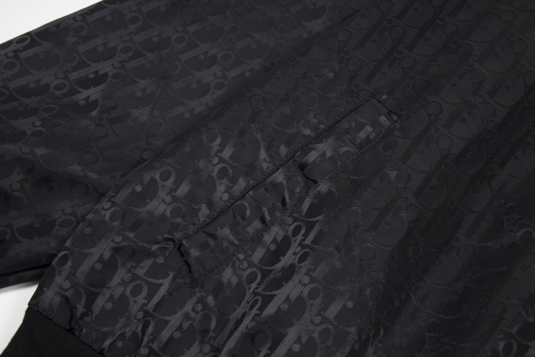 【PRADA  公式旗艦店】プラダ  ジャケット着 好評に付き再入荷 240827