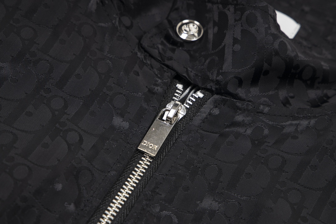 【PRADA  公式旗艦店】プラダ  ジャケット着 好評に付き再入荷 240827