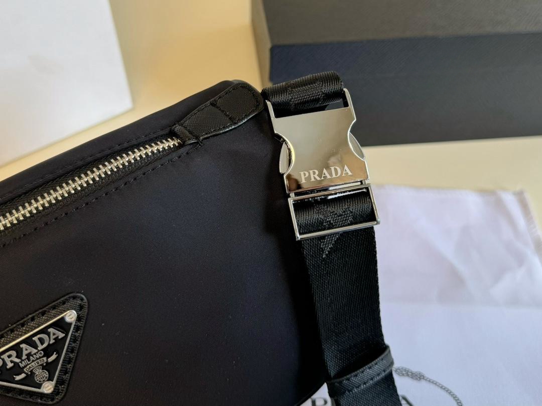 【PRADA  公式 旗艦店】プラダ  斜めがけバッグ 当日出荷 好評に付き再入荷！24*15CM  240719