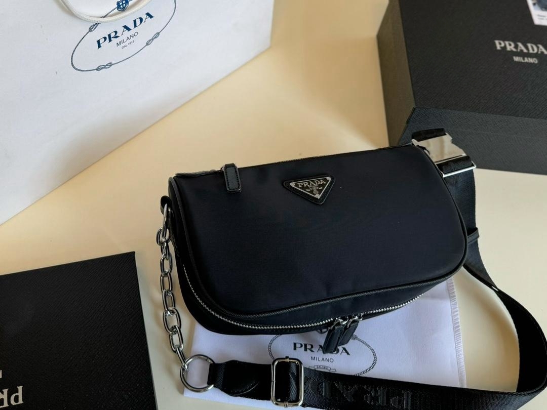 【PRADA  公式 旗艦店】プラダ  斜めがけバッグ 当日出荷 好評に付き再入荷！24*15CM  240719