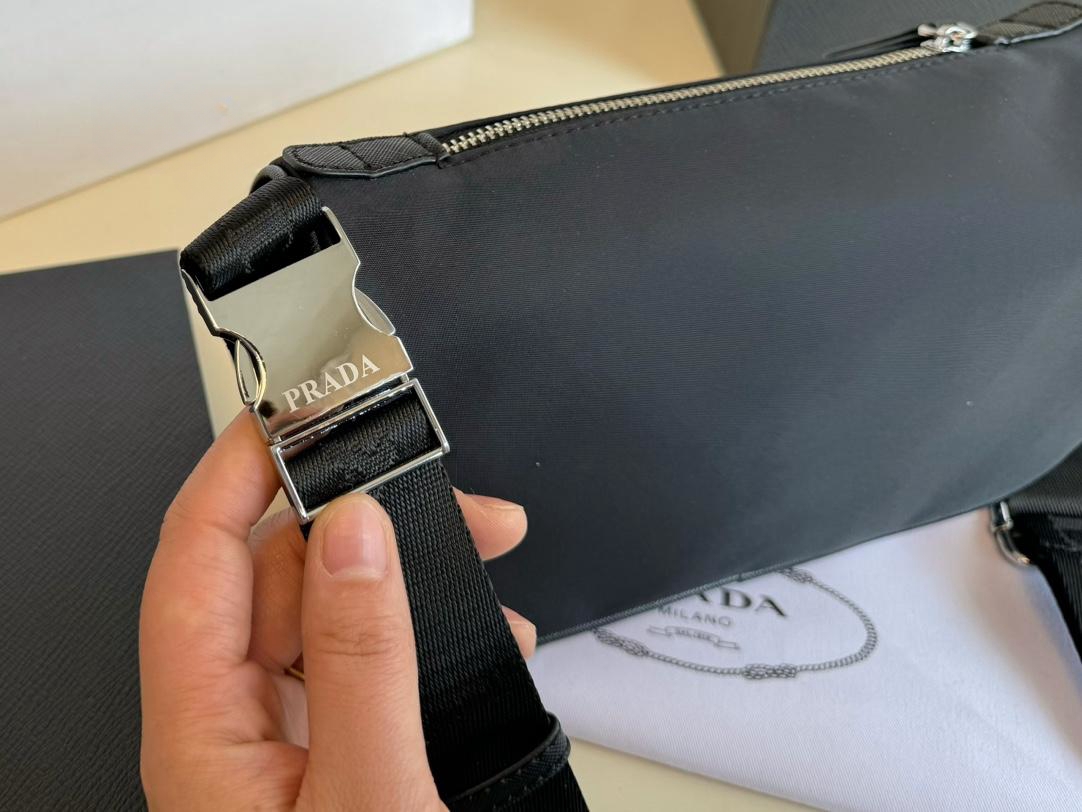 【PRADA  公式 旗艦店】プラダ  斜めがけバッグ 当日出荷 好評に付き再入荷！24*15CM  240719