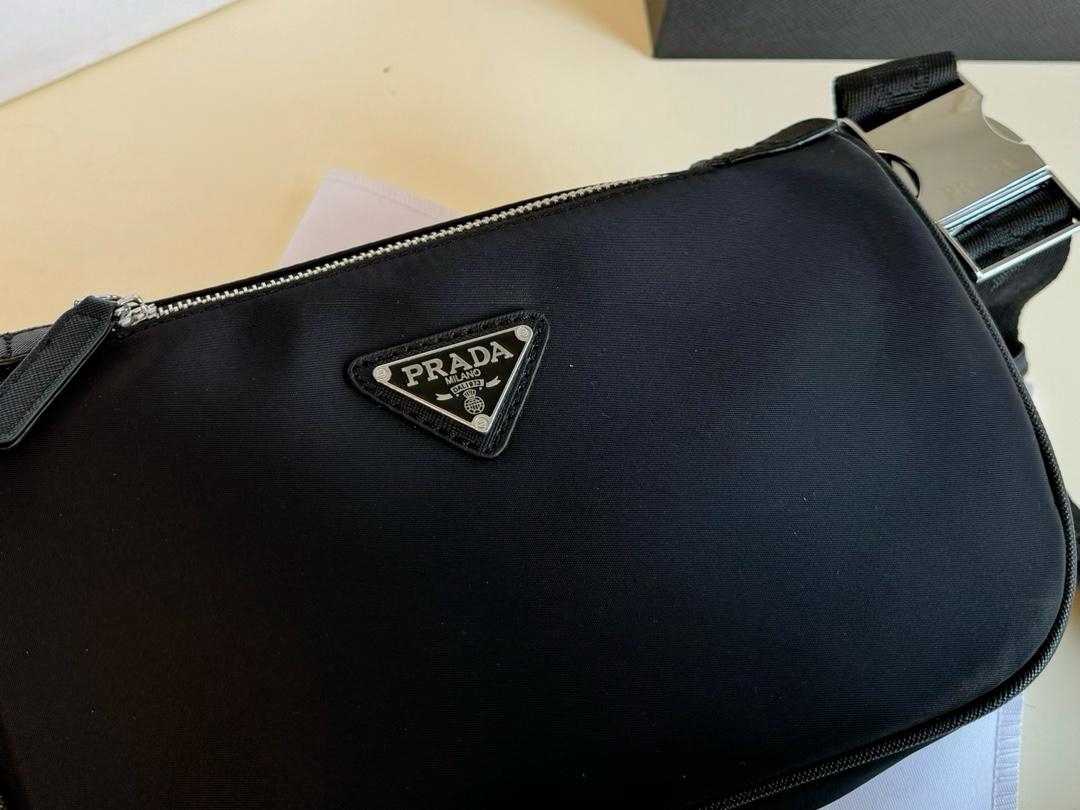 【PRADA  公式 旗艦店】プラダ  斜めがけバッグ 当日出荷 好評に付き再入荷！24*15CM  240719