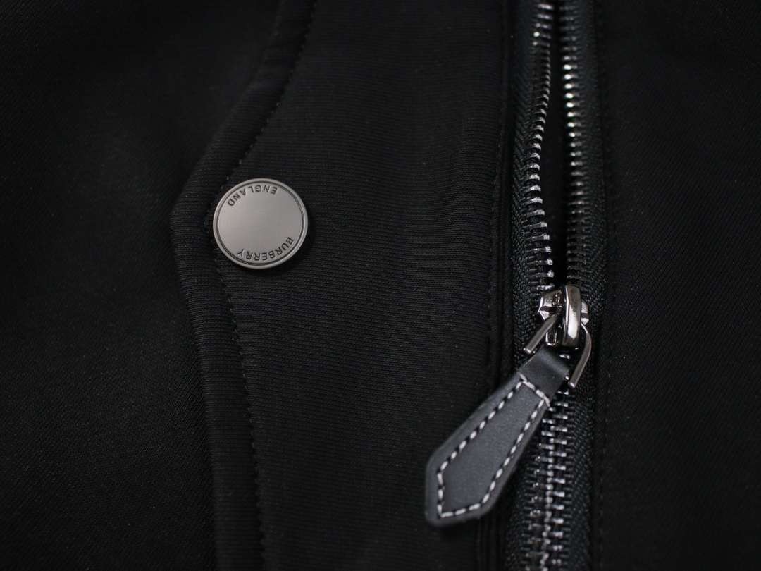 【BURBERRY 公式旗艦店】バーバリー パーカースウェットご好評に付き再入荷！240923