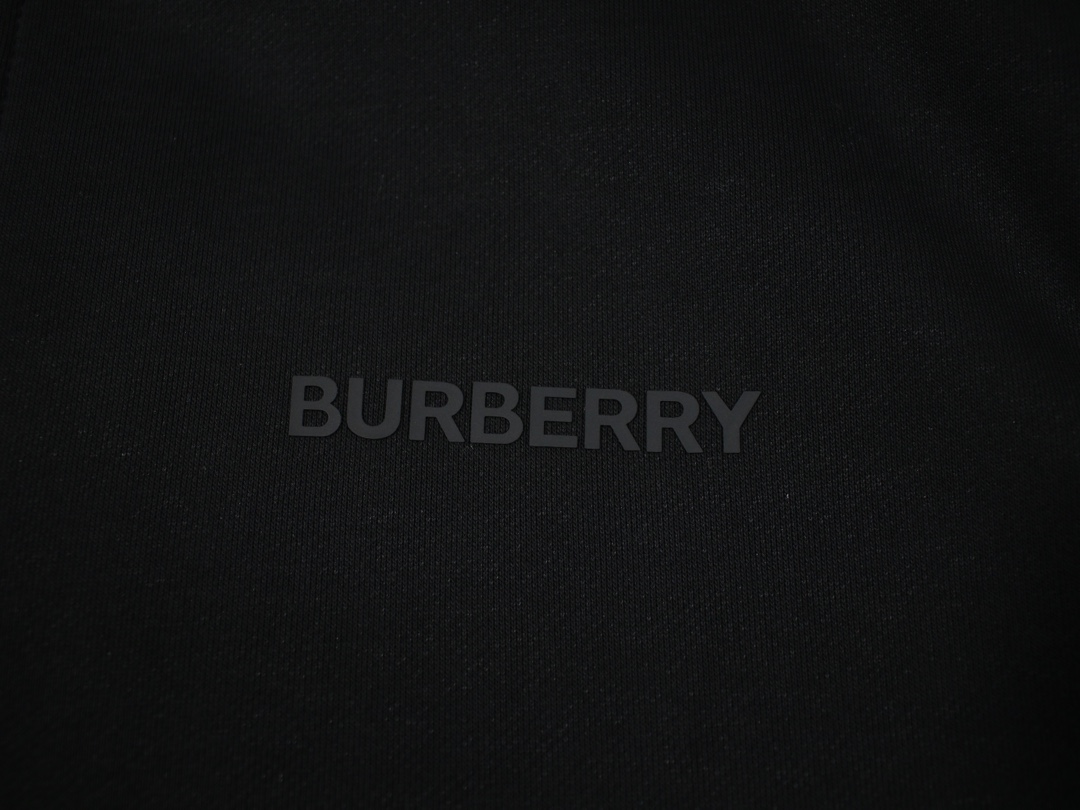 【BURBERRY 公式旗艦店】バーバリー パーカースウェットご好評に付き再入荷！240923