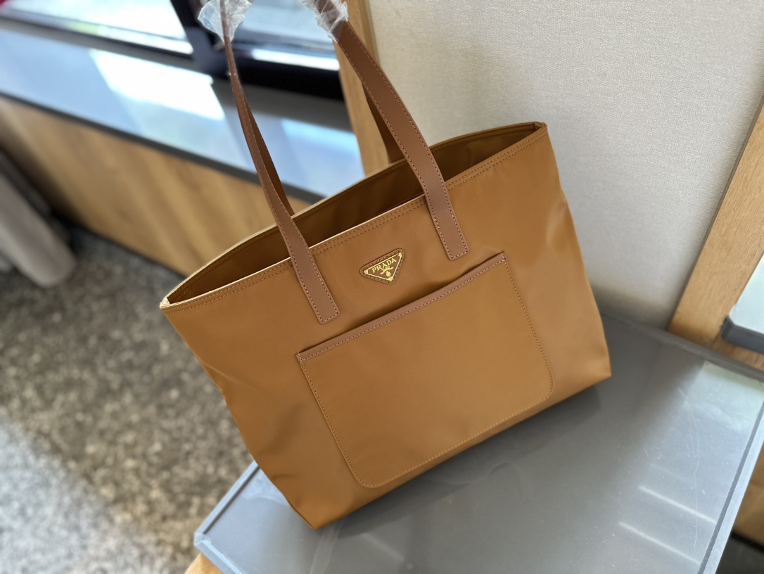 【PRADA  公式 旗艦店】プラダ   ハンドバッグ当日出荷 好評に付き再入荷！37*32CM  240719