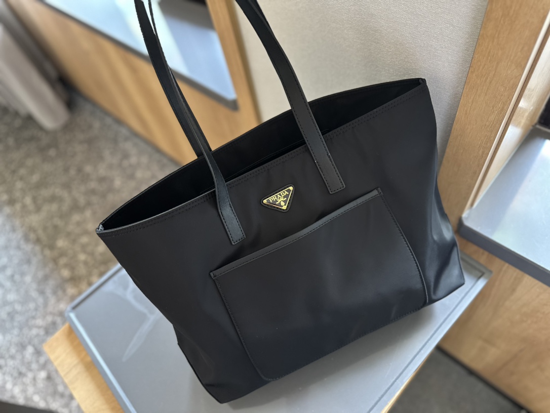 【PRADA  公式 旗艦店】プラダ   ハンドバッグ当日出荷 好評に付き再入荷！37*32CM  240719