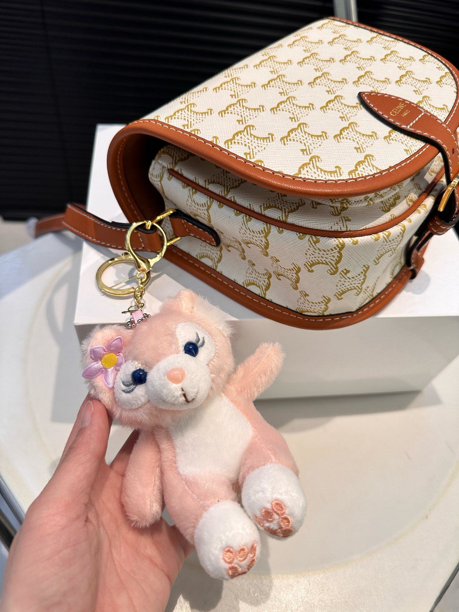 【CELINE 公式旗艦店】セリーヌ 斜めがけバッグ 当日出荷 好評に付き再入荷！18.5*15CM  1240722