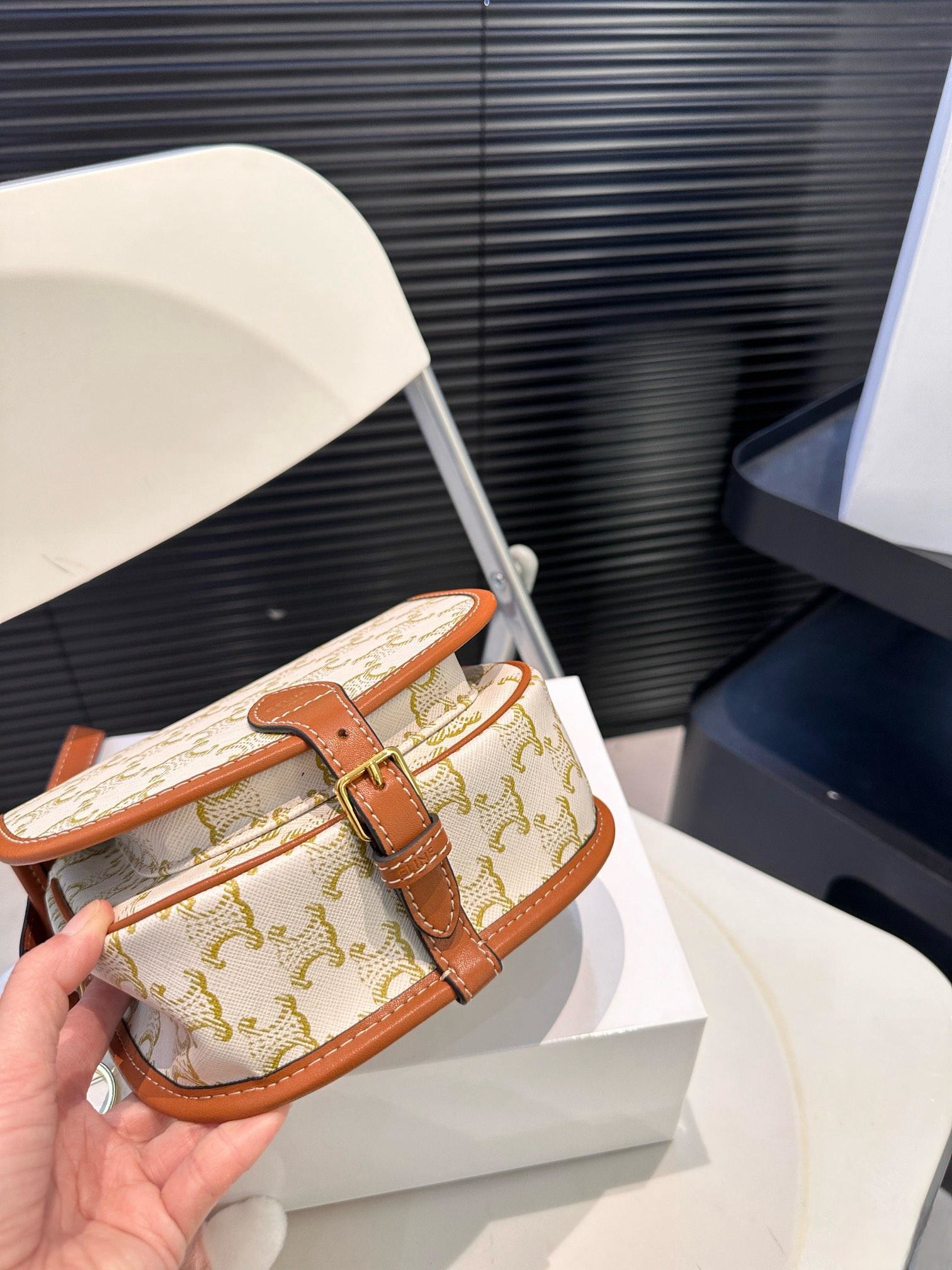 【CELINE 公式旗艦店】セリーヌ 斜めがけバッグ 当日出荷 好評に付き再入荷！18.5*15CM  1240722