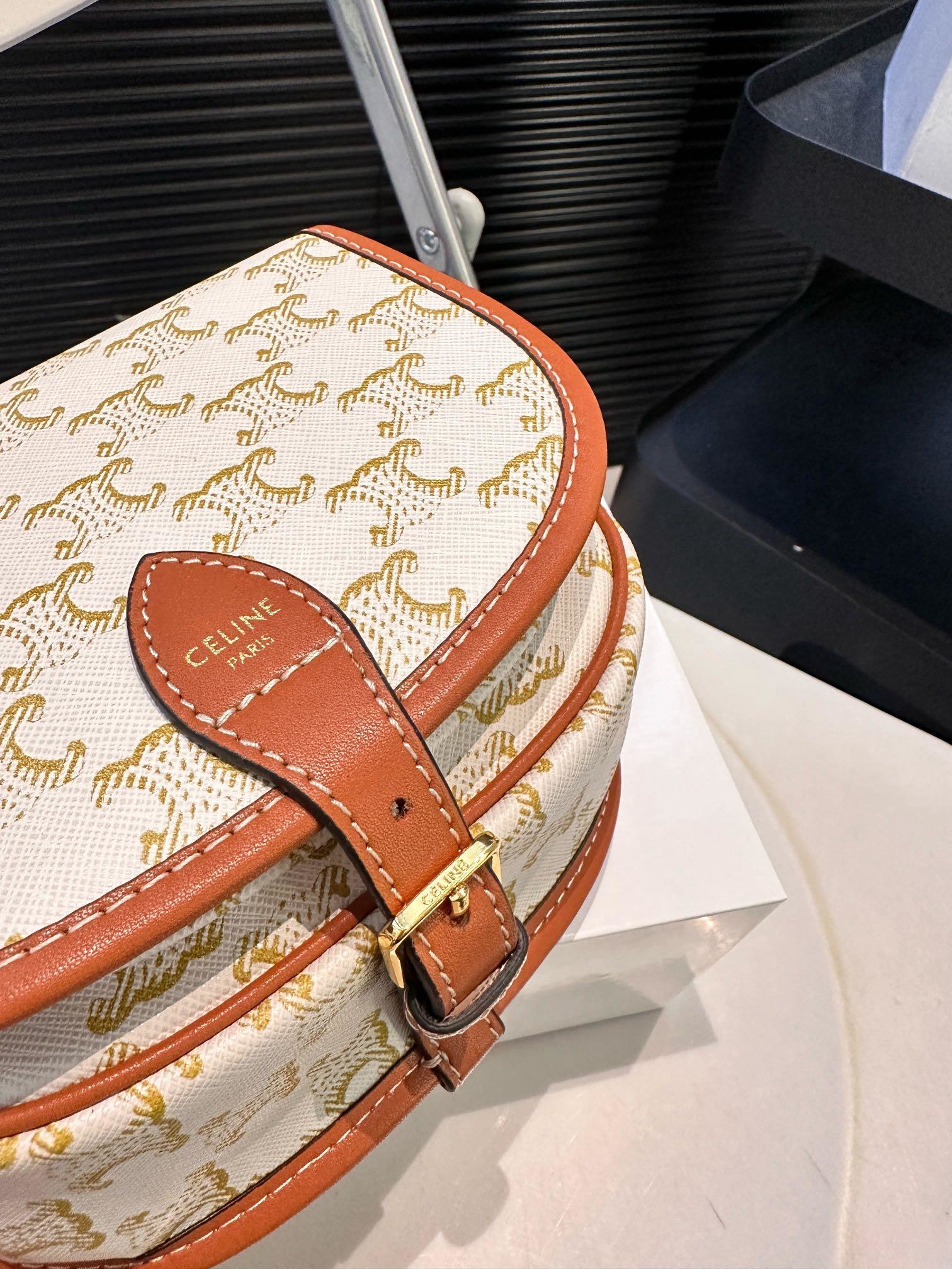 【CELINE 公式旗艦店】セリーヌ 斜めがけバッグ 当日出荷 好評に付き再入荷！18.5*15CM  1240722