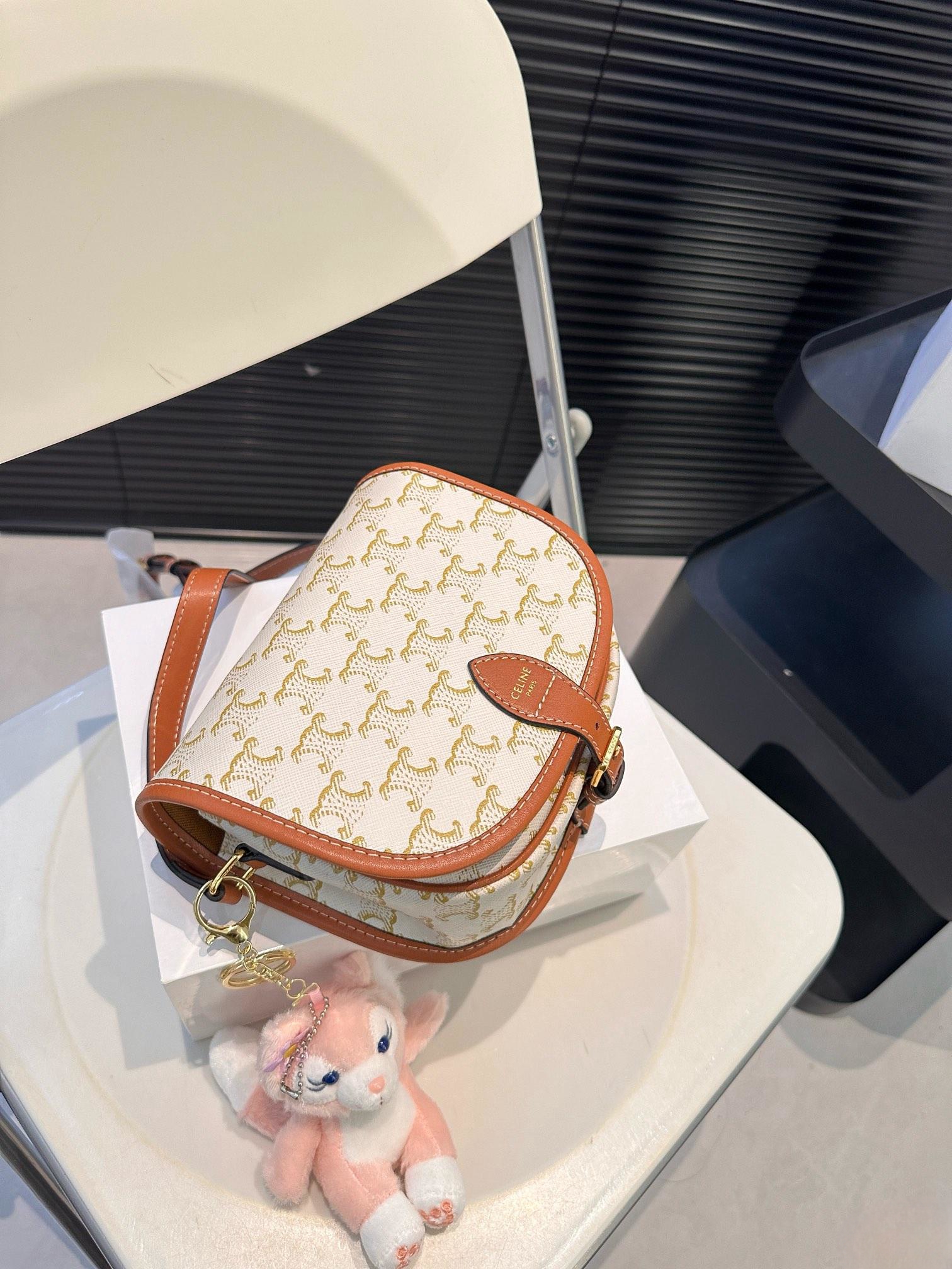 【CELINE 公式旗艦店】セリーヌ 斜めがけバッグ 当日出荷 好評に付き再入荷！18.5*15CM  1240722