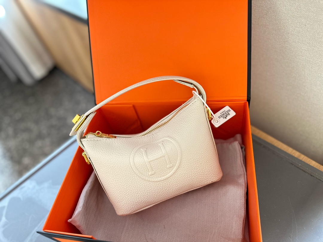 【Hermès 公式旗艦店】エルメス ハンドバッグ 当日出荷 好評に付き再入荷！18CM  240724