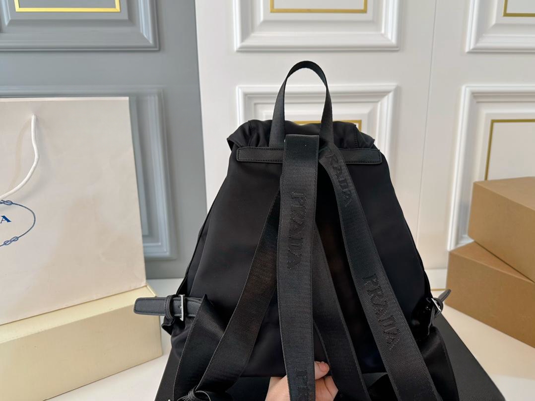【PRADA  公式 旗艦店】プラダ   リュックサック当日出荷 好評に付き再入荷！30*33CM  240719