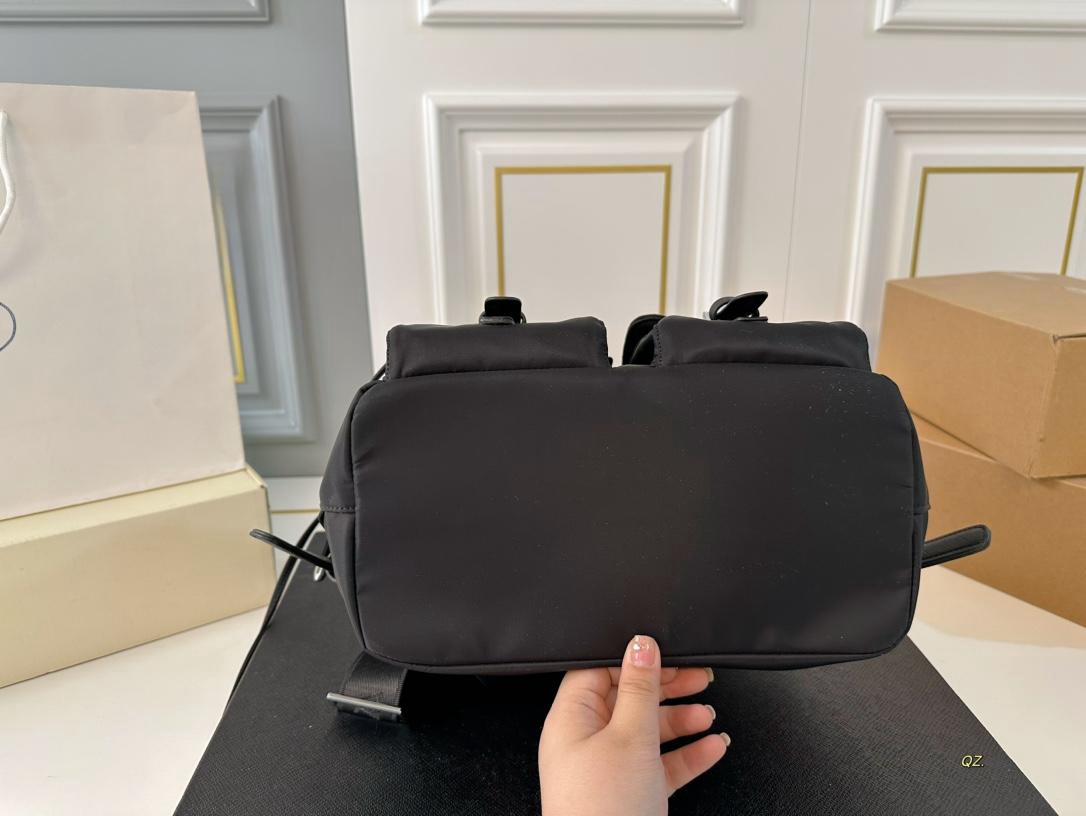 【PRADA  公式 旗艦店】プラダ   リュックサック当日出荷 好評に付き再入荷！30*33CM  240719