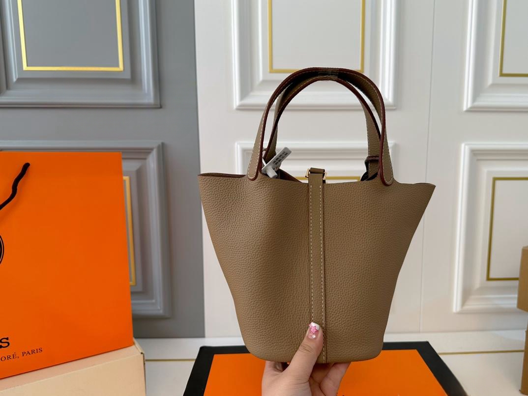 【Hermès 公式旗艦店】エルメス ハンドバッグ 当日出荷 好評に付き再入荷！19*18.5CM  240724