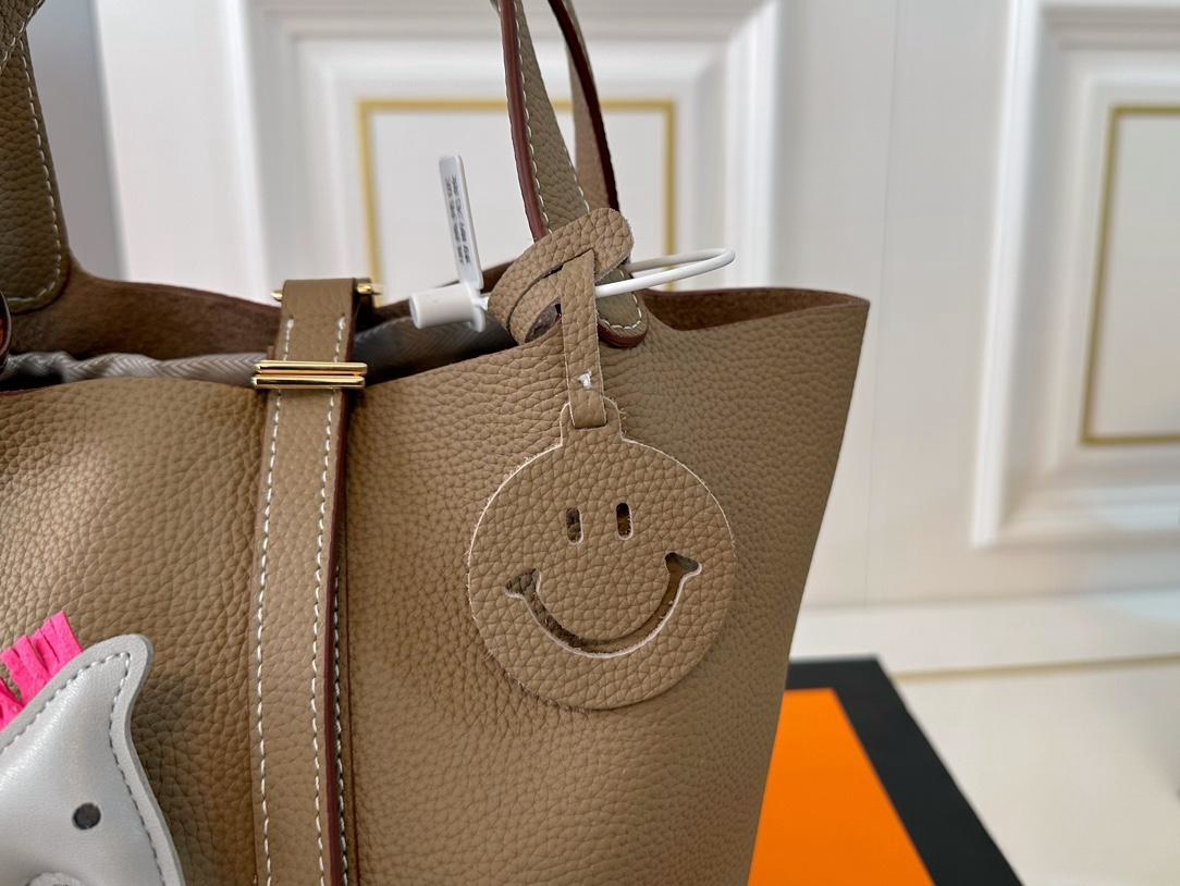 【Hermès 公式旗艦店】エルメス ハンドバッグ 当日出荷 好評に付き再入荷！19*18.5CM  240724