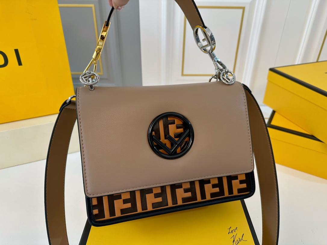 【FENDI  公式旗艦店】フェンディ 斜めがけバッグ  当日出荷 好評に付き再入荷！25*18CM  240720