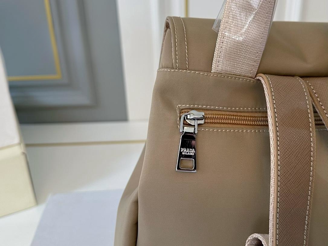 【PRADA  公式 旗艦店】プラダ   リュックサック当日出荷 好評に付き再入荷！27*30CM  240719