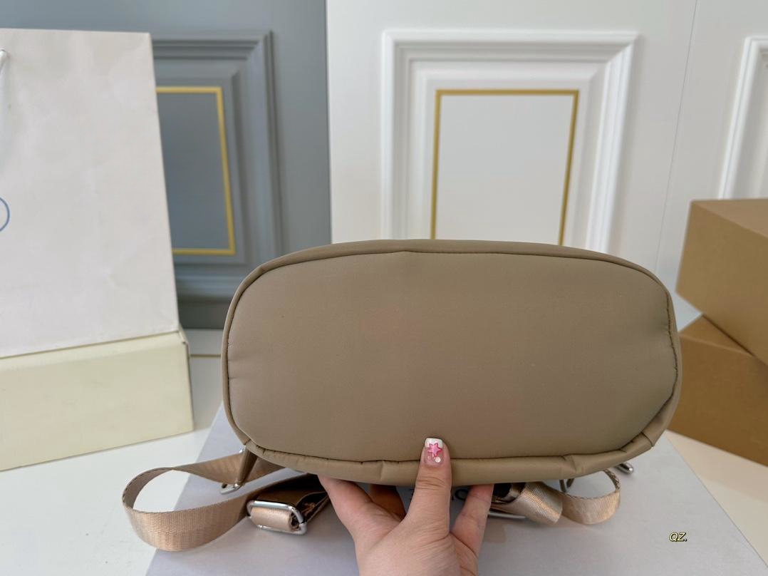 【PRADA  公式 旗艦店】プラダ   リュックサック当日出荷 好評に付き再入荷！27*30CM  240719