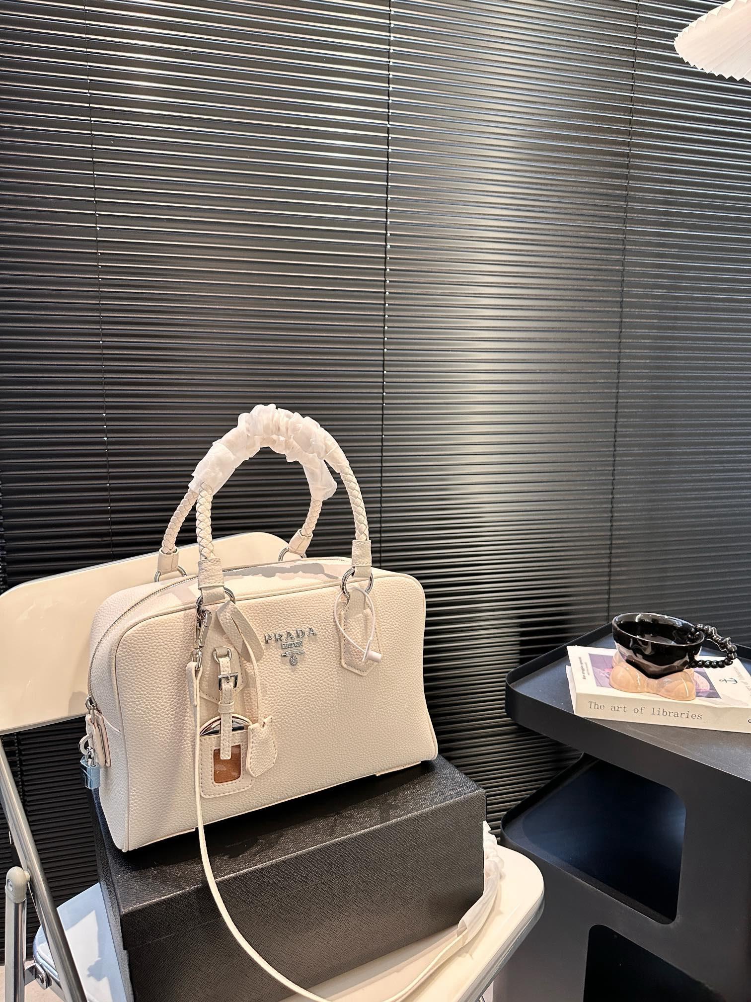 【PRADA  公式 旗艦店】プラダ   ハンドバッグ当日出荷 好評に付き再入荷！31*21CM  240719