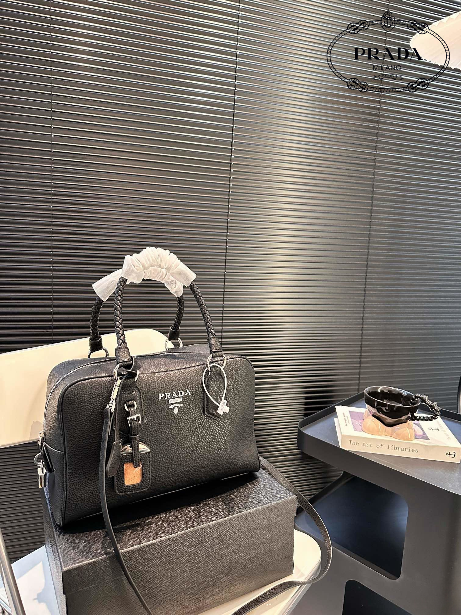 【PRADA  公式 旗艦店】プラダ   ハンドバッグ当日出荷 好評に付き再入荷！31*21CM  240719