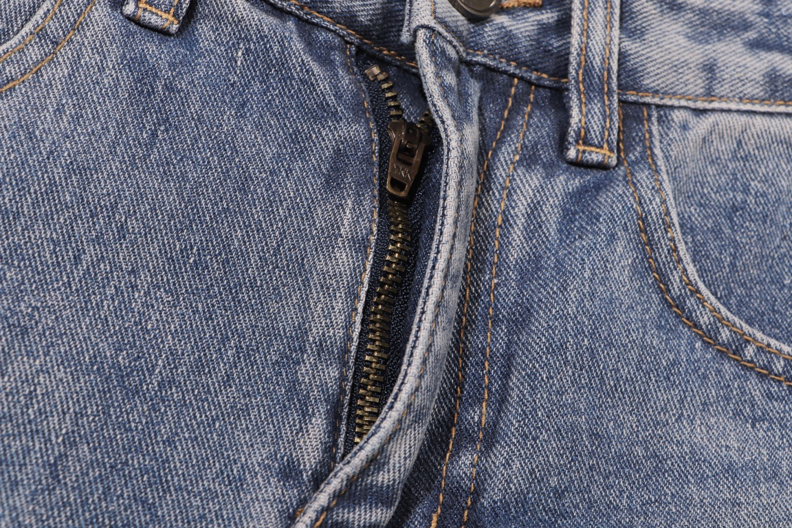 【BALENCIAGA 公式旗艦店】バレンシアガ  ジーパン  ご好評に付き再入荷  240830