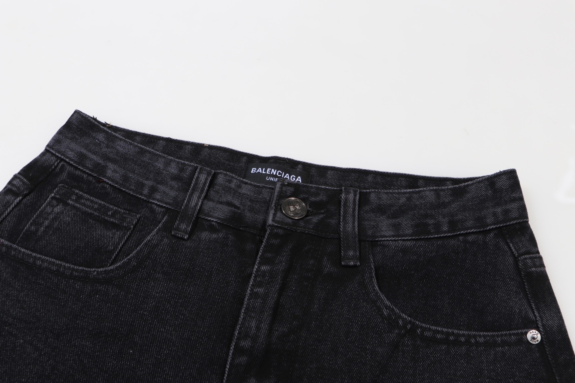 【BALENCIAGA 公式旗艦店】バレンシアガ  ジーパン  ご好評に付き再入荷  240830