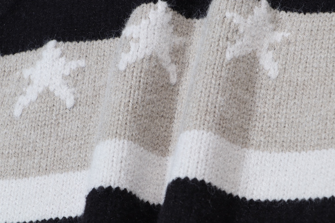 【supreme 公式旗艦店】セーター好評に付き再入荷！ 241030