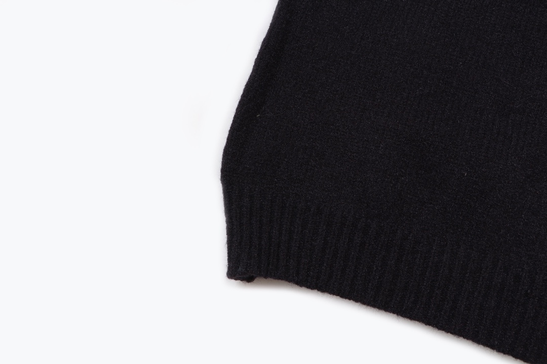 【supreme 公式旗艦店】セーター好評に付き再入荷！ 241030