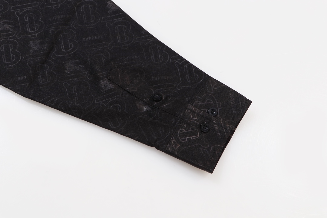 【BURBERRY 公式旗艦店】バーバリー  シャツ  ご好評に付き再入荷 240716