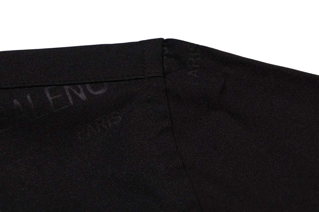 【BALENCIAGA 公式旗艦店】バレンシアガ  シャツ ご好評に付き再入荷 240802