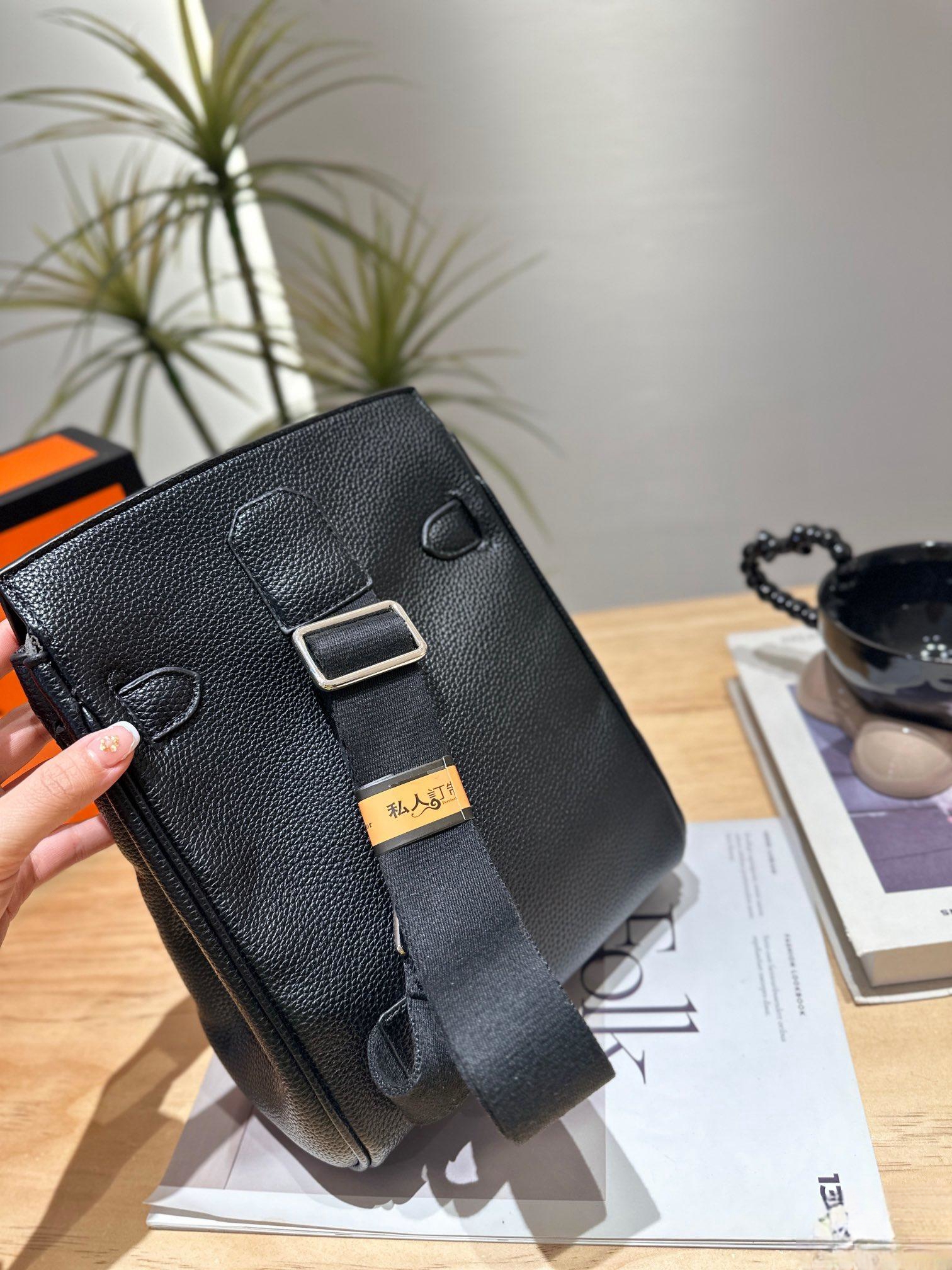 【Hermès 公式旗艦店】エルメス 胸ポケット 当日出荷 好評に付き再入荷！20*24CM  240724