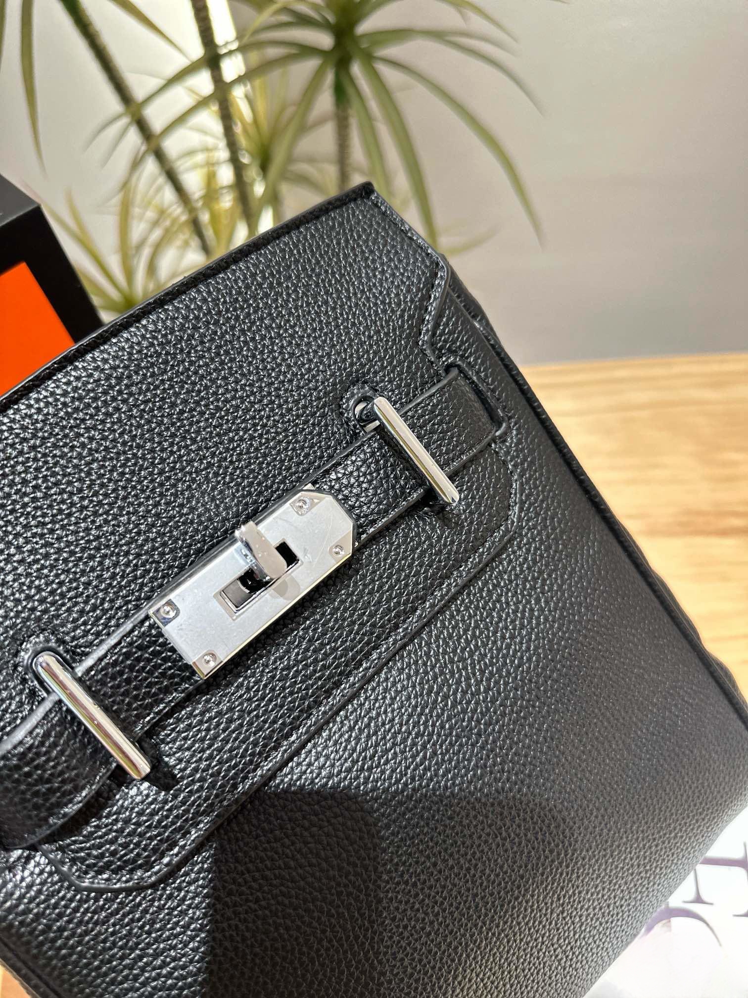 【Hermès 公式旗艦店】エルメス 胸ポケット 当日出荷 好評に付き再入荷！20*24CM  240724