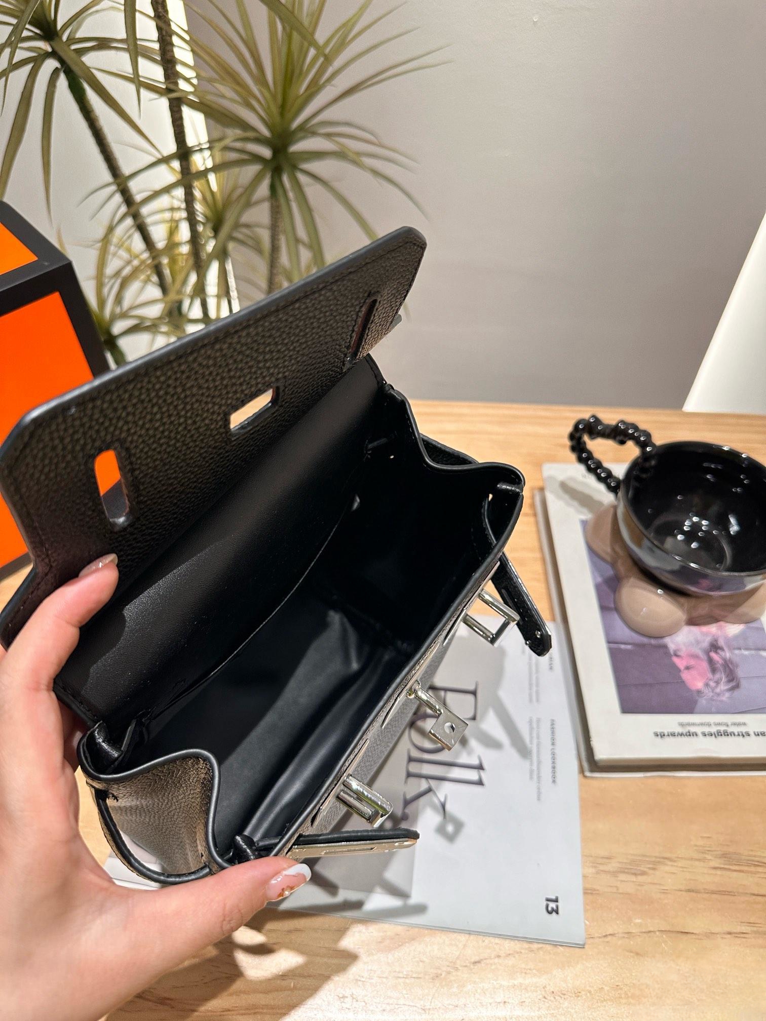 【Hermès 公式旗艦店】エルメス 胸ポケット 当日出荷 好評に付き再入荷！20*24CM  240724