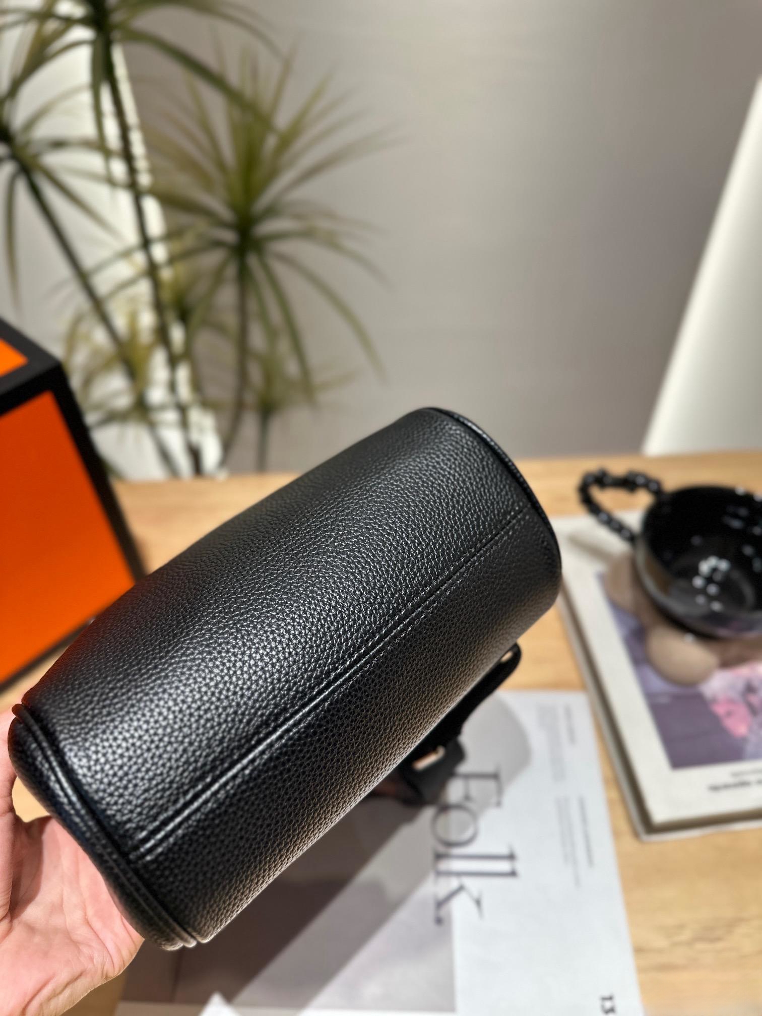 【Hermès 公式旗艦店】エルメス 胸ポケット 当日出荷 好評に付き再入荷！20*24CM  240724