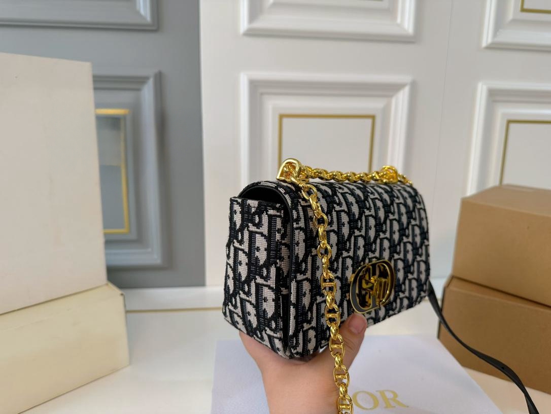 【DIOR公式旗艦店】ディオール  斜めがけバッグ 当日出荷 好評に付き再入荷！20*12CM 240720